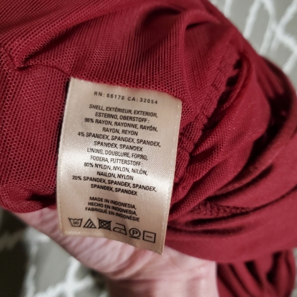 Anthropologie Willa WILLA Tie Waist Burgundy Red Draped Jumpsuit Large - Picture 13 of 15